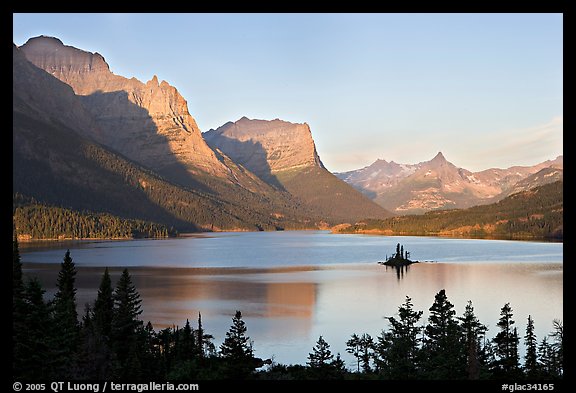 St Mary Lake, Wild Goose Island, sunrise. Glacier National Park, Montana, USA.