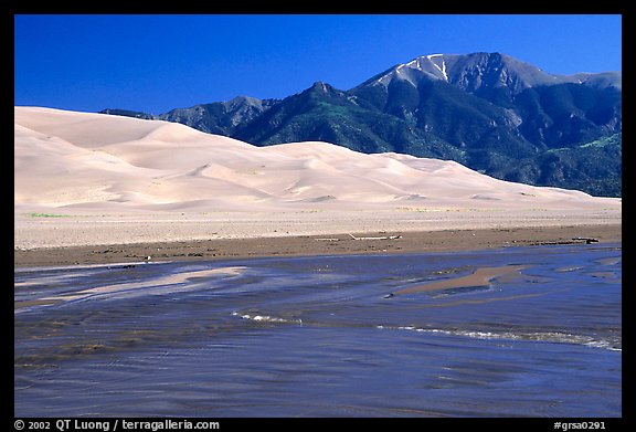 Mendonca creek, dunes and Sangre de Christo mountains. Great Sand Dunes National Park, Colorado, USA.