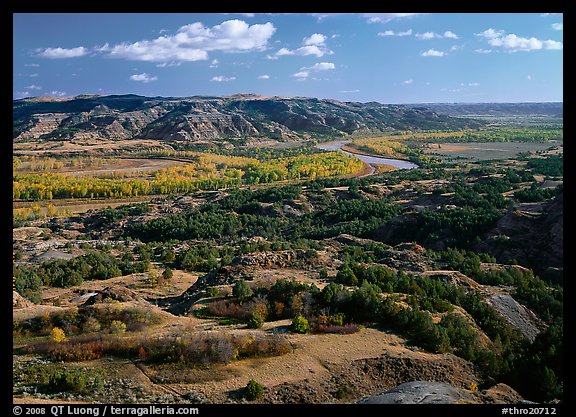 Little Missouri River bend in autumn, North Unit. Theodore Roosevelt National Park, North Dakota, USA.