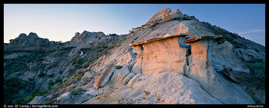 Badlands scenery with caprocks. Theodore Roosevelt National Park, North Dakota, USA.