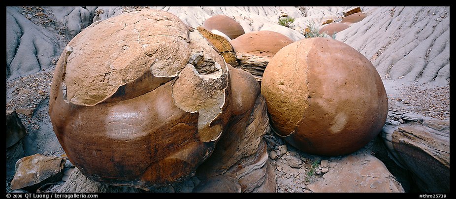 Large cannon ball rocks. Theodore Roosevelt  National Park (color)