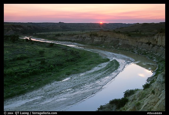 Little Missouri River, sunset. Theodore Roosevelt National Park, North Dakota, USA.