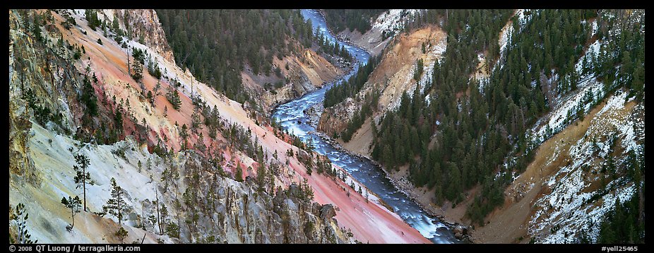 Yellowstone River meandering through canyon. Yellowstone National Park, Wyoming, USA.