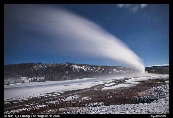 Plume, long night exposure, Old Faithful. Yellowstone National Park (color)