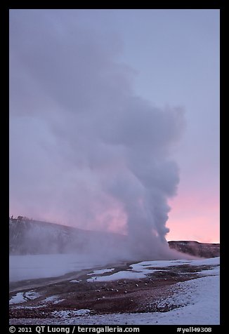 Old Faithful Geyser, daww eruption. Yellowstone National Park (color)