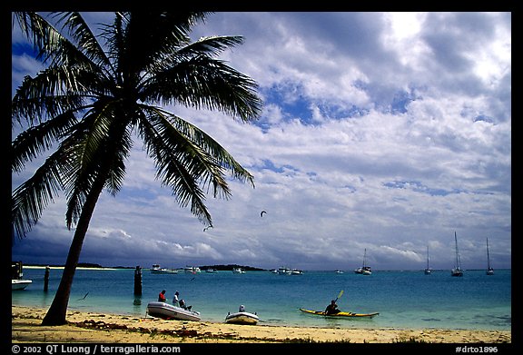 Beach and boats moored in Tortugas anchorage. Dry Tortugas National Park (color)