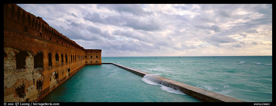 Fort Jefferson wall and ocean. Dry Tortugas National Park (color)