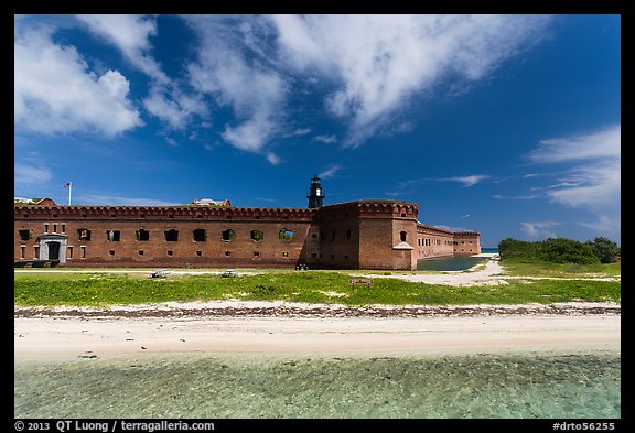 Beach, Garden Key, and Fort Jefferson. Dry Tortugas National Park, Florida, USA.