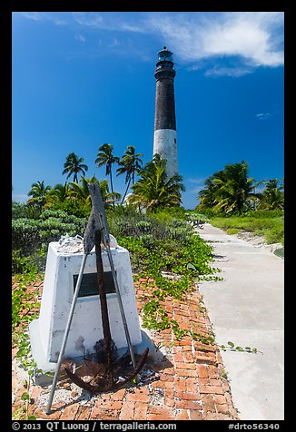 Memorail and Loggerhead Light. Dry Tortugas National Park, Florida, USA.