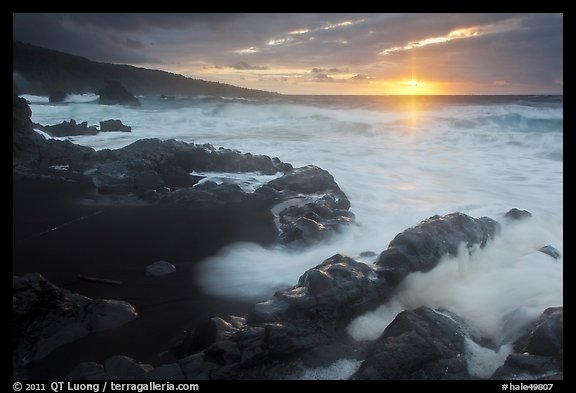 Kuloa Point stormy sunrise. Haleakala National Park, Hawaii, USA.