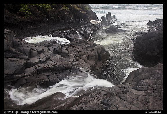 Pipiwai Stream flowing into ocean, Kipaluhu. Haleakala National Park (color)