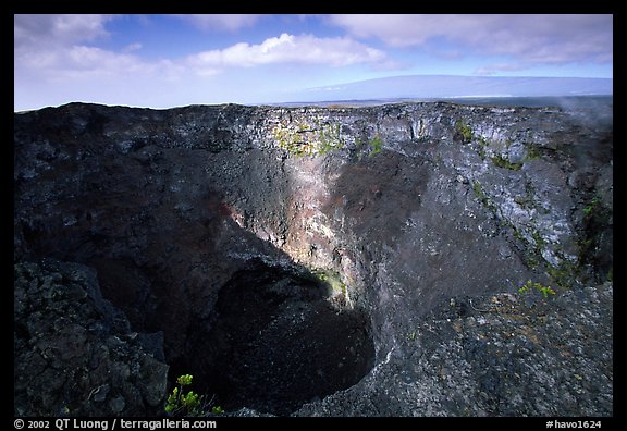 Mauna Ulu crater. Hawaii Volcanoes National Park (color)