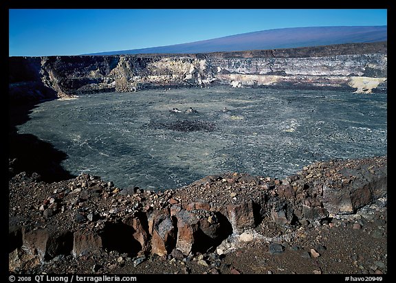 Crack, Halemaumau crater overlook,  Mauna Loa, early morning. Hawaii Volcanoes National Park (color)