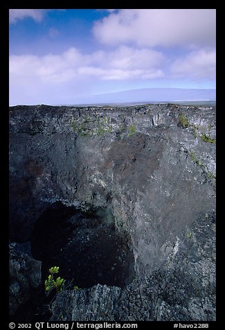 Mauna Ulu crater. Hawaii Volcanoes National Park (color)