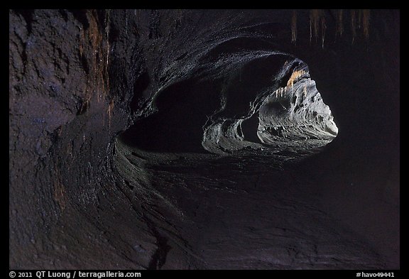 Thurston lava tube (Nahuku). Hawaii Volcanoes National Park (color)