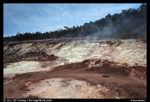 Sulphur deposits and vents (Haakulamanu). Hawaii Volcanoes National Park (color)