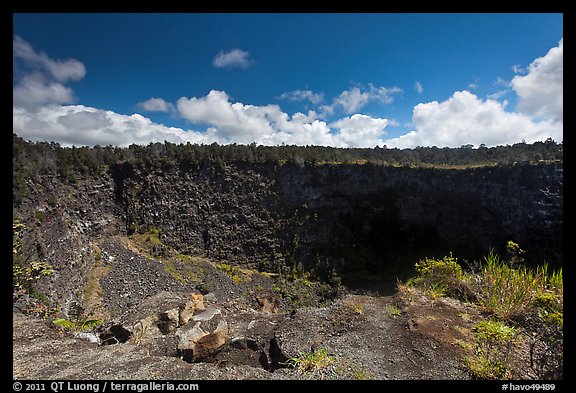 Pit crater. Hawaii Volcanoes National Park (color)