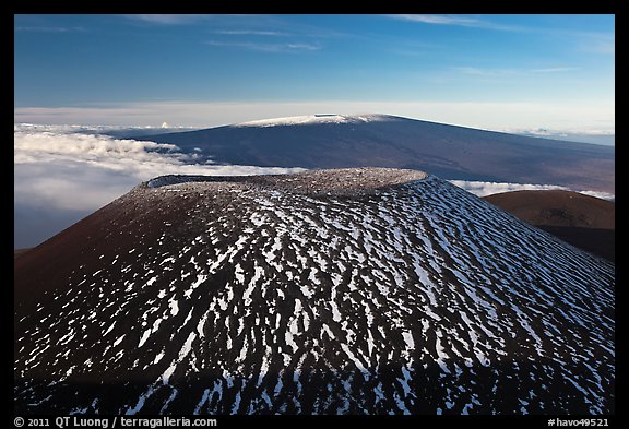 Cinder cone and Mauna Loa. Hawaii Volcanoes National Park, Hawaii, USA.