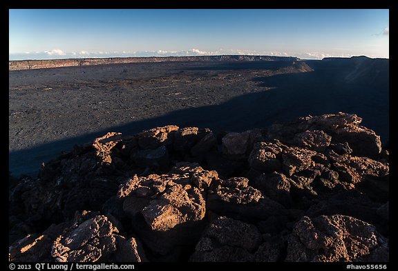 Mokuaweoweo caldera with late afternoon shadows. Hawaii Volcanoes National Park, Hawaii, USA.