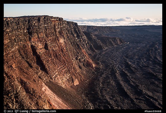 Mauna Loa summit cliffs. Hawaii Volcanoes National Park (color)