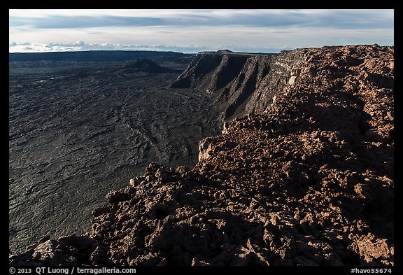 Mokuaweoweo caldera rim from Mauna Loa summit. Hawaii Volcanoes National Park, Hawaii, USA.