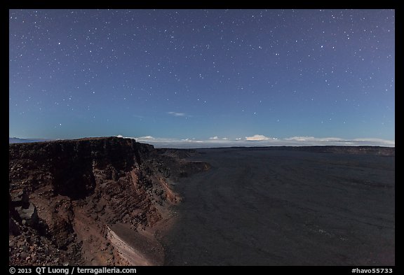 Mauna Loa summit cliffs, Mokuaweoweo crater moonlit at night. Hawaii Volcanoes National Park, Hawaii, USA.