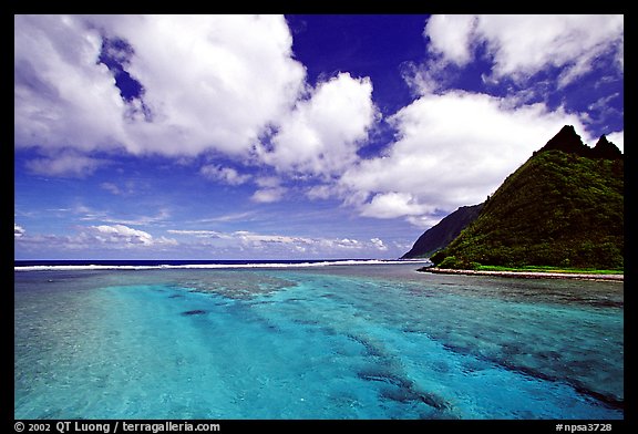 Channel with turquoise waters between Olosega and Ofu. National Park of American Samoa