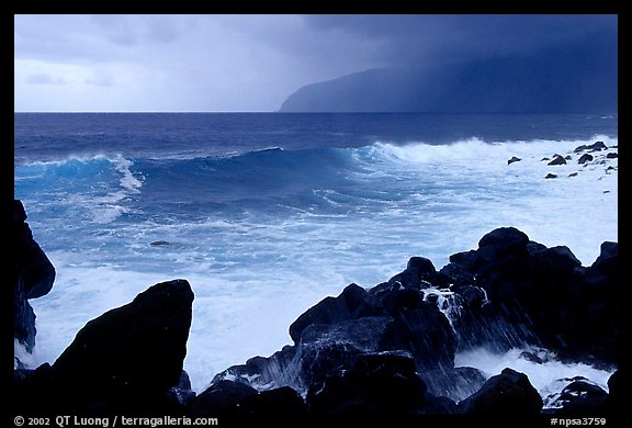 Boulders, crashing waves, and wild coastline, Siu Point, Tau Island. National Park of American Samoa