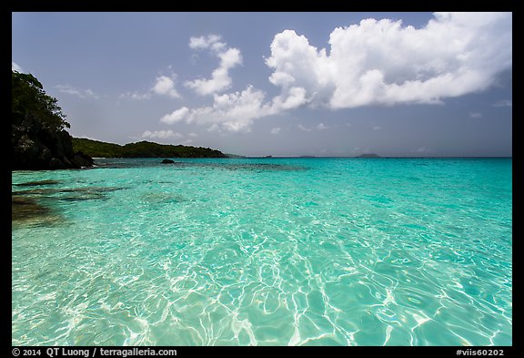 Turquoise clear waters, Trunk Bay Beach. Virgin Islands National Park (color)