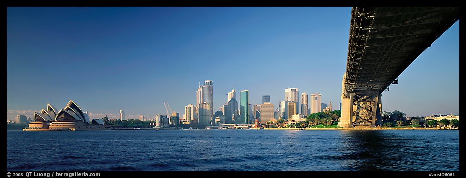 Sydney Harbor Bridge and city skyline. Sydney, New South Wales, Australia