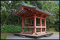 Bon-Sho, or sacred bell of Byodo-In temple. Oahu island, Hawaii, USA ( color)