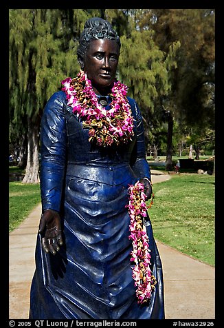 Statue of queen with fresh flower leis. Waikiki, Honolulu, Oahu island, Hawaii, USA