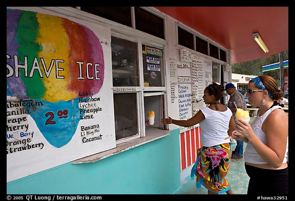 Women ordering shave ice, Waimanalo. Oahu island, Hawaii, USA