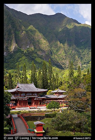 Byodo-In temple and Koolau Mountains, Valley of the Temples, morning. Oahu island, Hawaii, USA (color)