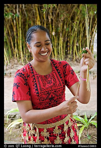 Tonga woman showing how to make cloth out of Mulberry bark. Polynesian Cultural Center, Oahu island, Hawaii, USA (color)