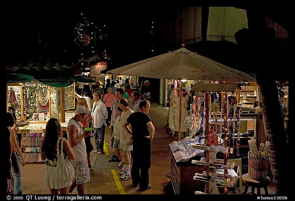 Shoppers amongst craft stands, International Marketplace. Waikiki, Honolulu, Oahu island, Hawaii, USA