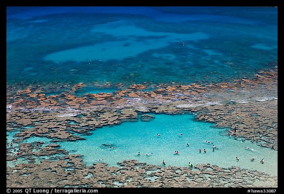 Turquoise pool in Hanauma Bay. Oahu island, Hawaii, USA