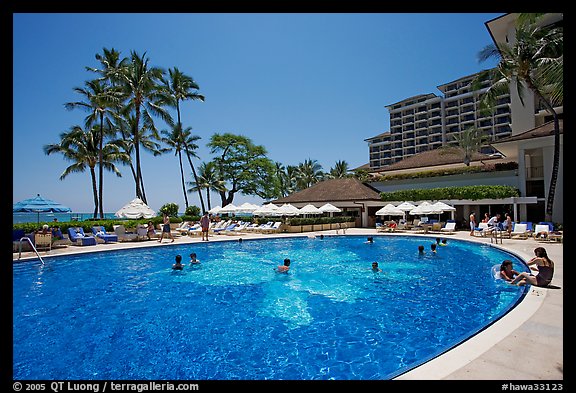 Swimming pool, Halekulani hotel. Waikiki, Honolulu, Oahu island, Hawaii, USA (color)