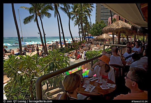 Beachside bar. Waikiki, Honolulu, Oahu island, Hawaii, USA