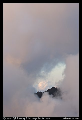 Hole in the clouds, Kalalau lookout, sunset. Kauai island, Hawaii, USA (color)