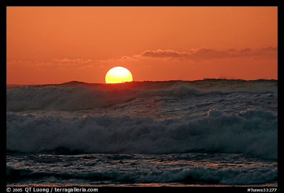 Big waves and sunset, Kee Beach. North shore, Kauai island, Hawaii, USA