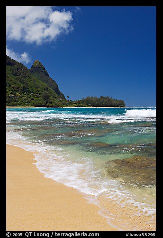 Tunnels (Makua) Beach and Bali Hai Peak. North shore, Kauai island, Hawaii, USA (color)