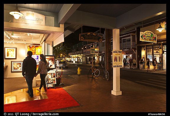 Couple entering art gallery. Lahaina, Maui, Hawaii, USA