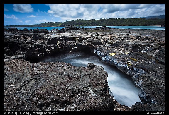 Blowhole,  Mokolea lava bench. Kauai island, Hawaii, USA