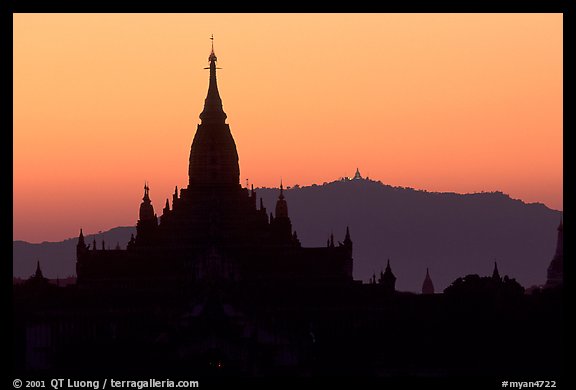Ananda pahto , sunset. Bagan, Myanmar