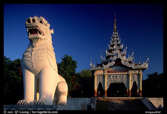 Lion at the entrance of  Mandalay Hill. Mandalay, Myanmar (color)