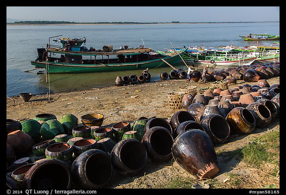 Unloading jars on the Ayeyarwaddy River. Bagan, Myanmar (color)