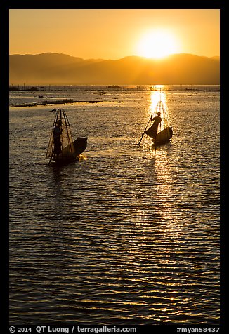 Intha fishermen with setting sun. Inle Lake, Myanmar