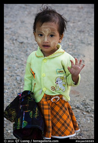 Infant girl. Kyaiktiyo, Myanmar (color)