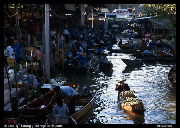 Woman paddling, floating market. Damonoen Saduak, Thailand